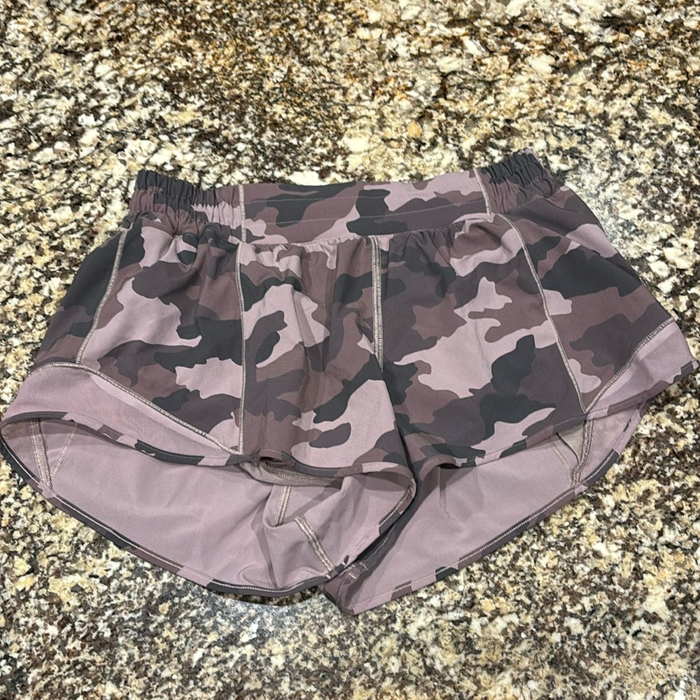 Lululemon hotty hot size 8 LR 2.5 in purple camo